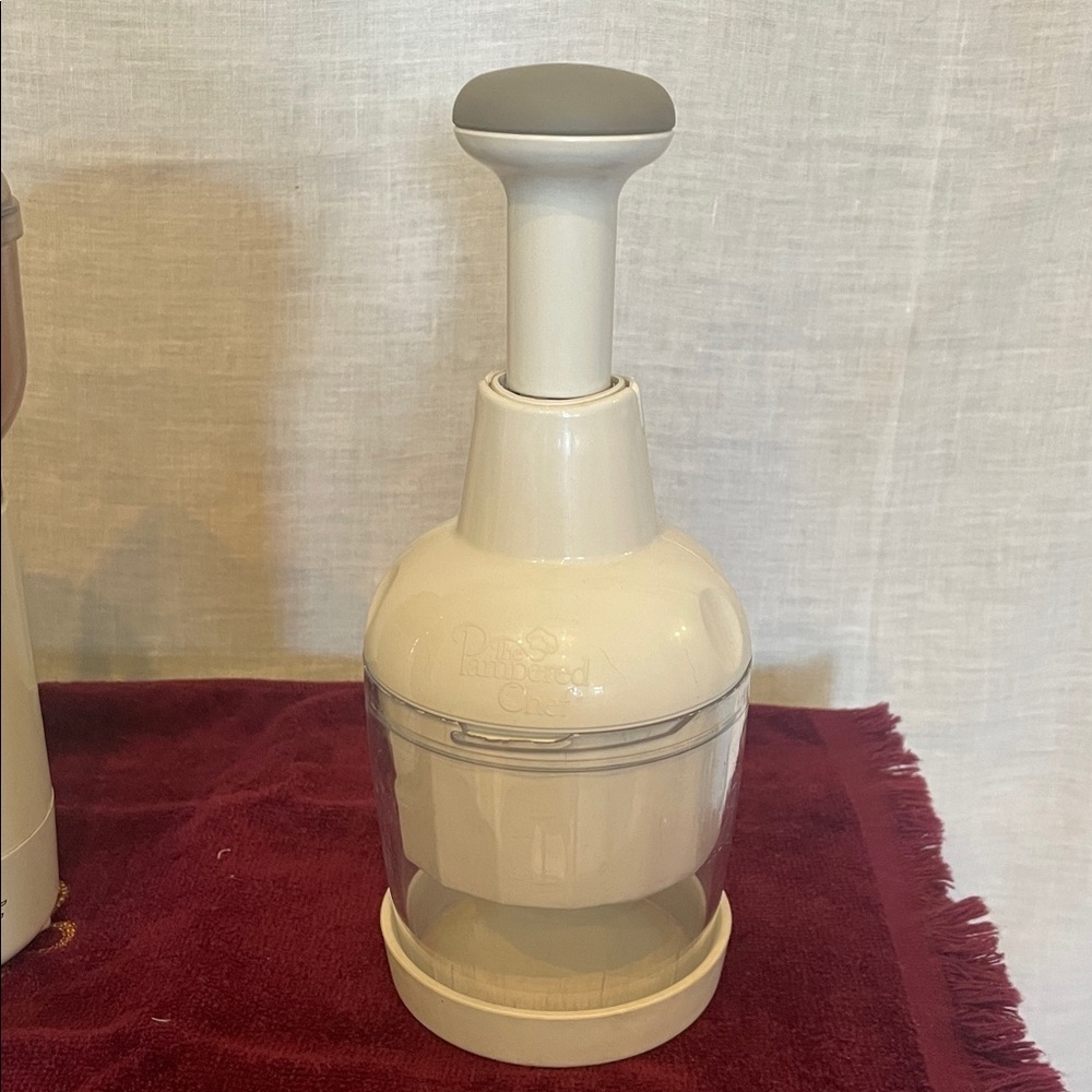 Pampered Chef White and Gray Manual Chopper